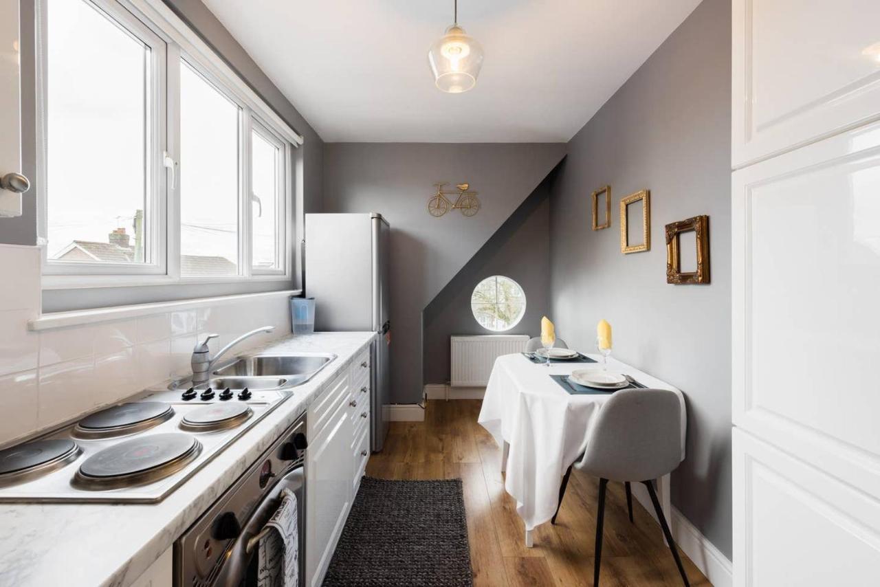 The Bluebird - One Bedroom Apartment In Watford واتفورد المظهر الخارجي الصورة