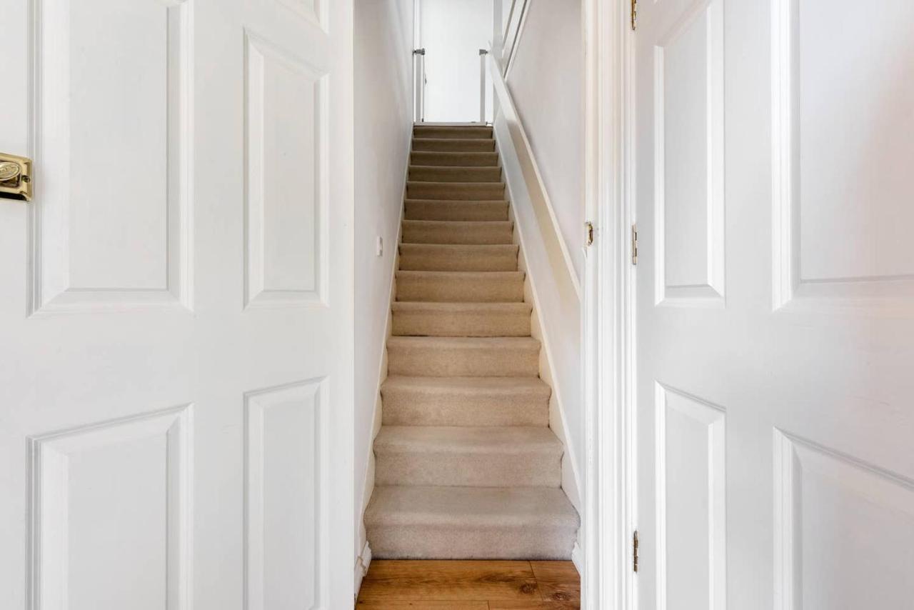 The Bluebird - One Bedroom Apartment In Watford واتفورد المظهر الخارجي الصورة